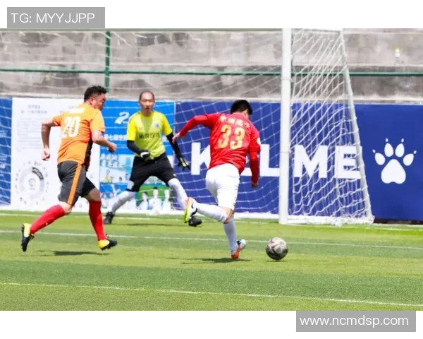 足球邓飞：从草根球员到职业联赛的奋斗与荣耀之路